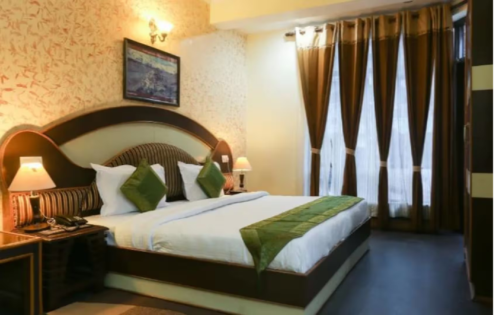 1 x Premium Room